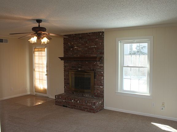 Family Room w/ Fire Place