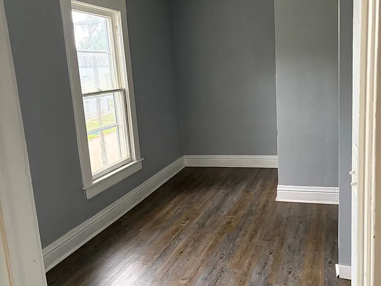 724 W Elm St — Photo 10