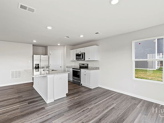 5th image of 1070 Bergamot Road