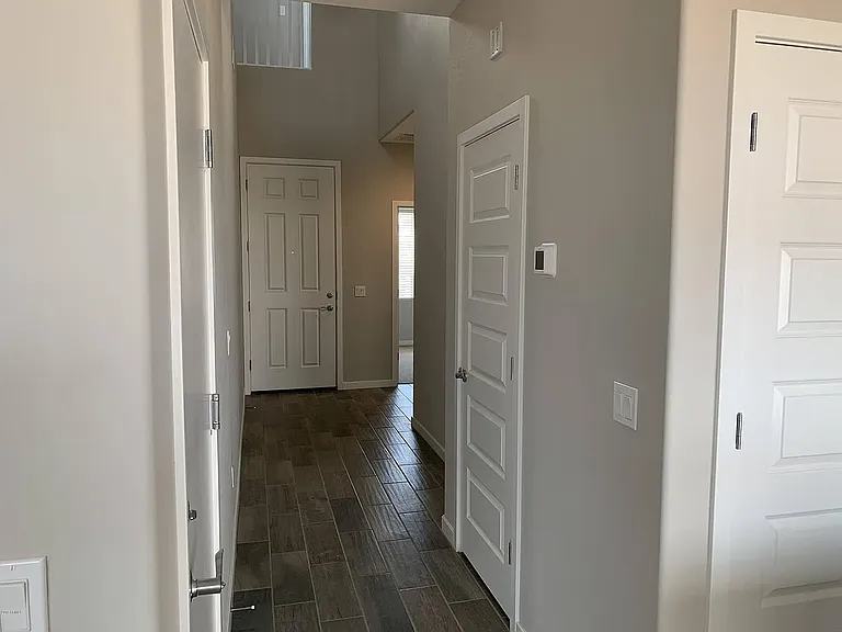715 N Sparrow Dr — Photo 3