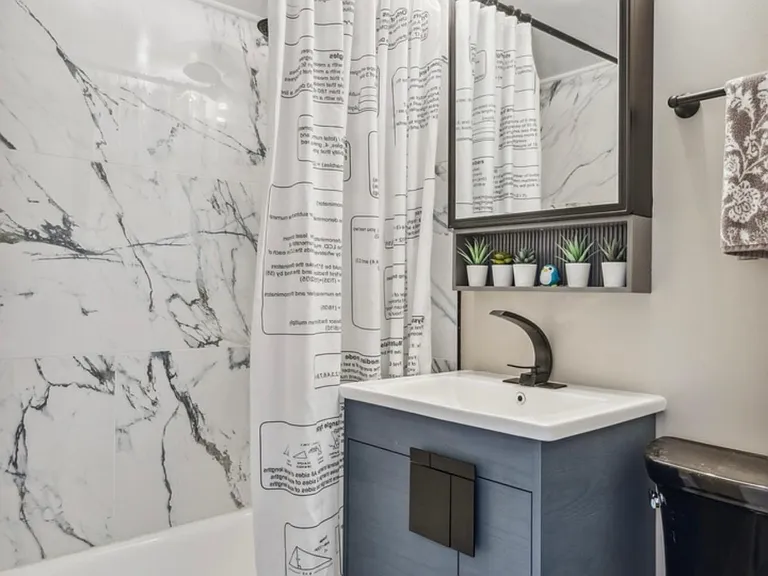 Full Bathroom