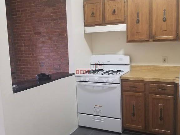 4th image of 450 W 47th St APT 4B