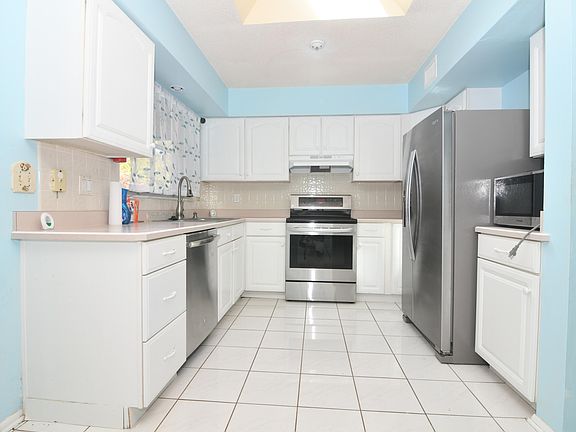 5th image of 839 Angle St NE