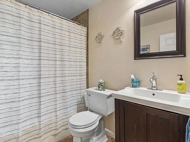 1110 Carrin Dr — Photo 11