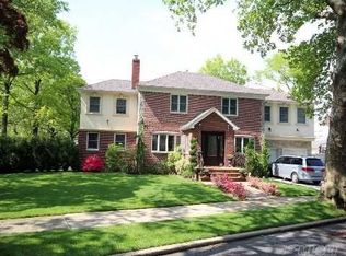 19205 Radnor Rd, Hollis, NY 11423