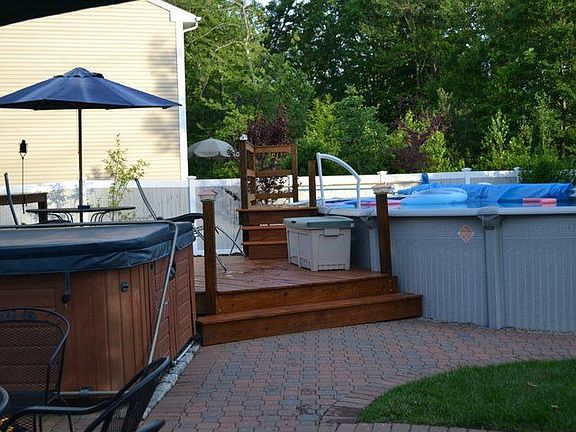 Hot Tub, Deck & Heated Pool