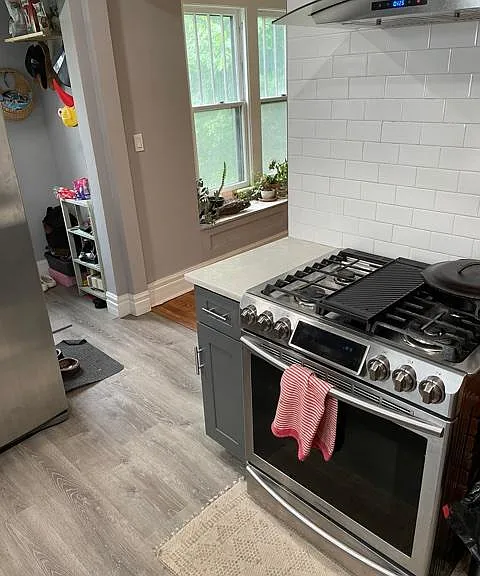 Kitchen, note the stainless steel appliances.