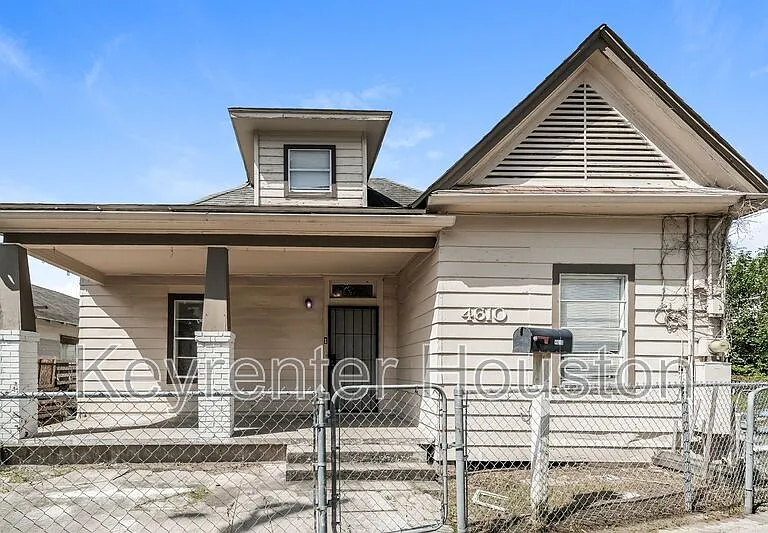 4610 Schroeder St #1 — Photo 2