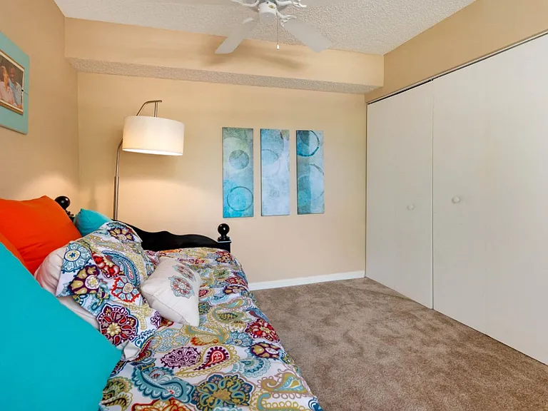 Lindsey Terrace Apartments — Photo 29