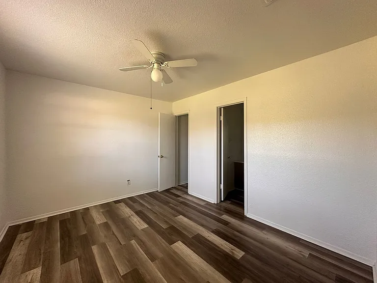 1808 Springlake W — Photo 4