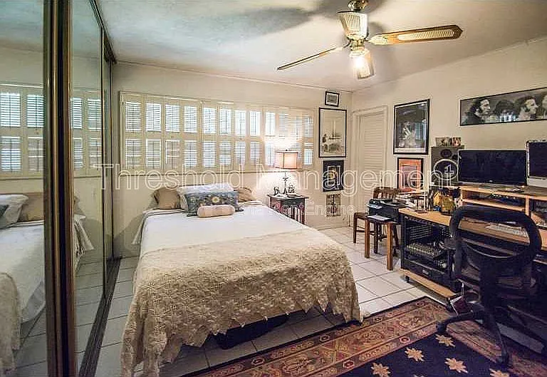 6910 SW 64th Ave — Photo 32