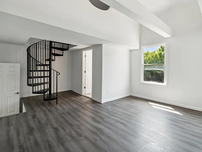 152 Nassau St #22 — Photo 2
