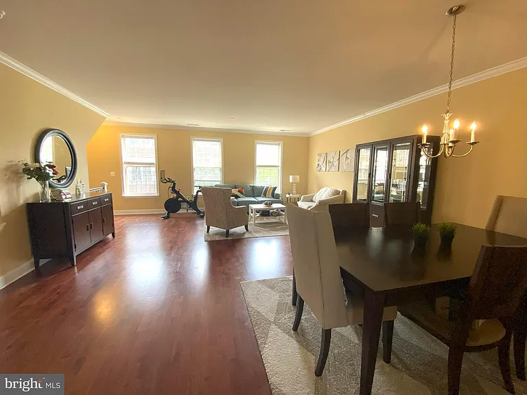 303 Admirals Way — Photo 4