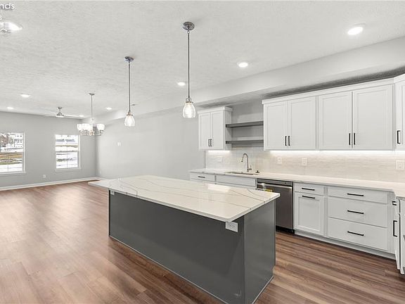 5th image of 461 Harbor Ln