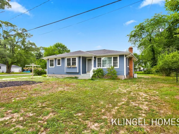 461 W Hile Rd, Norton Shores, MI 49441
