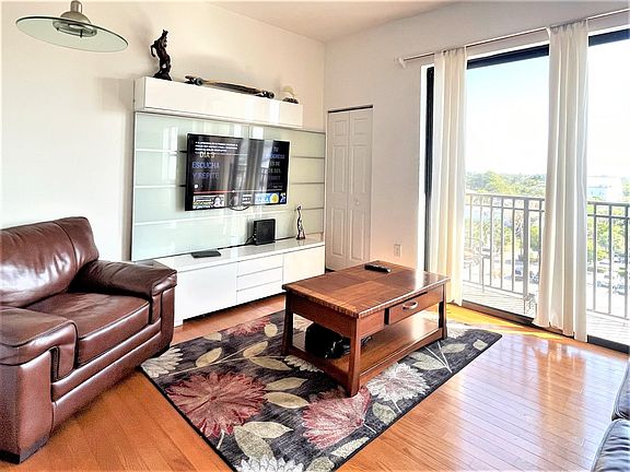 4th image of 511 Lucerne Avenue #616