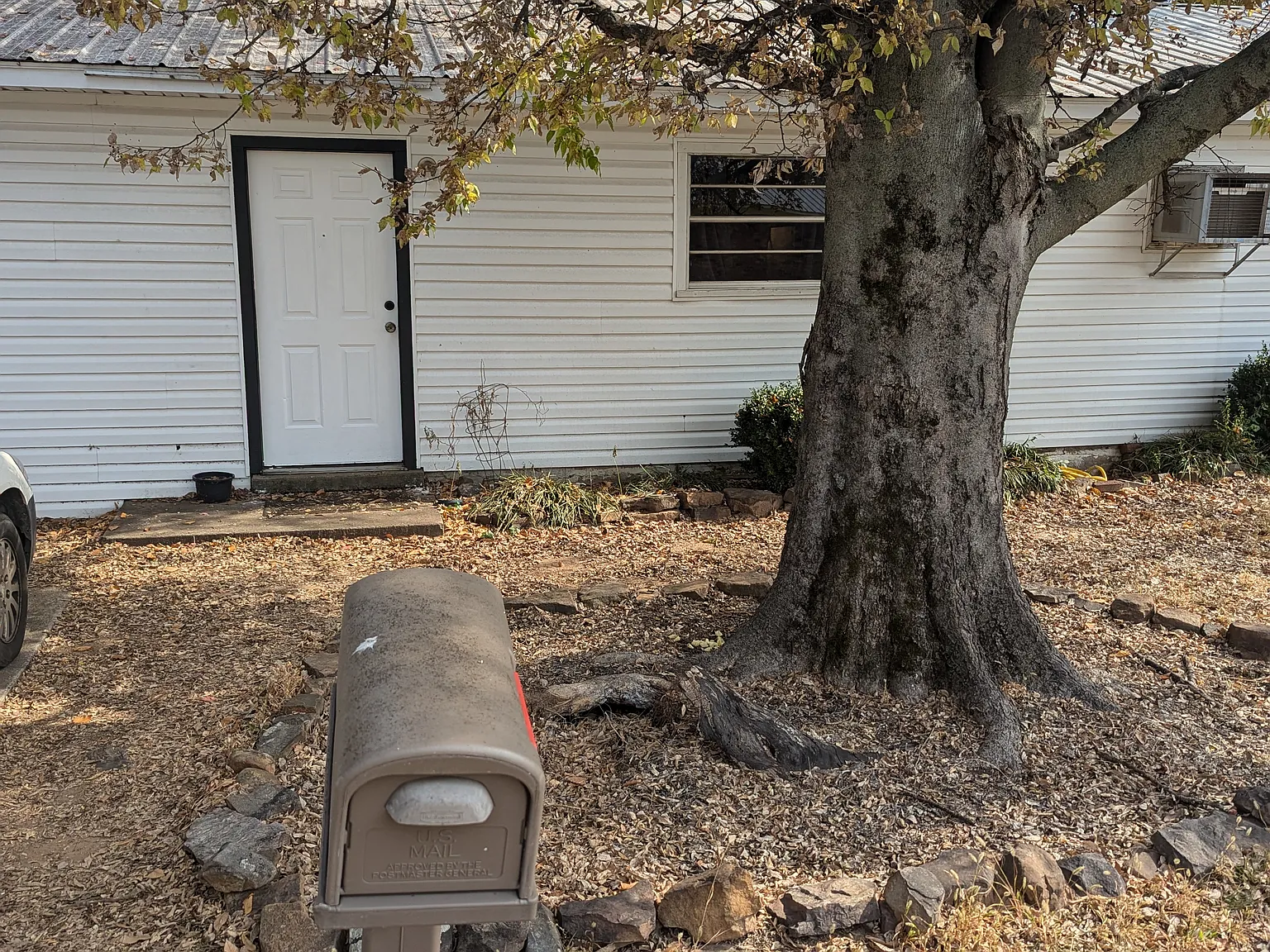 2 bed, 900 sqft, $720 — Photo 1