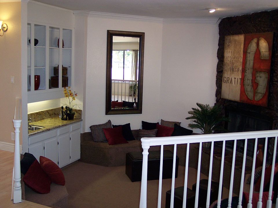 Conversation Room and Bar