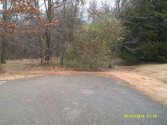 4th image of 401 Marzee Ann Dr
