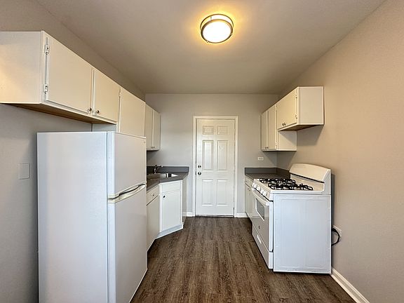 2nd image of 5740 N Winthrop Ave #903