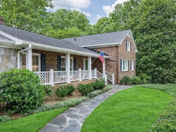 690 Fair Oaks Mnr, Sandy Springs, GA 30327