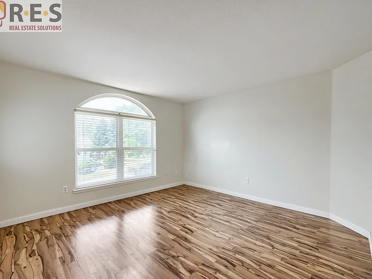 1631 S Deframe St #B8 — Photo 3