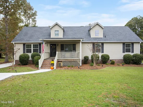 104 Schley Avenue, Lake Waccamaw, NC 28450