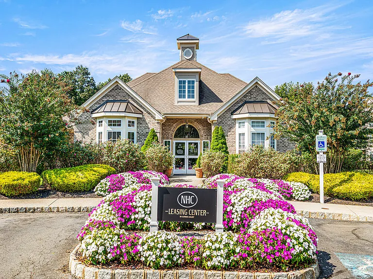 new-hampshire-commons-exteriors-and-amenities-1