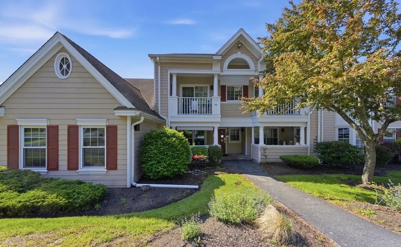 2 bed, $2,000 — Photo 1