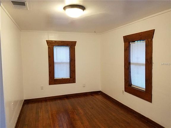 1290 Apt 2 Living Rm 2017