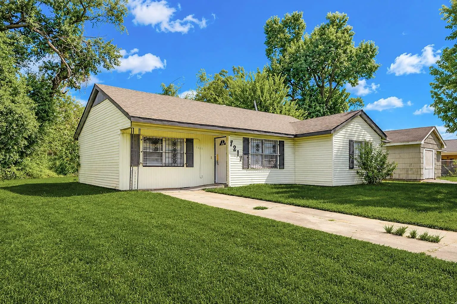4 bed, 1.0 bath, 1796 sqft, $1,450 — Photo 1