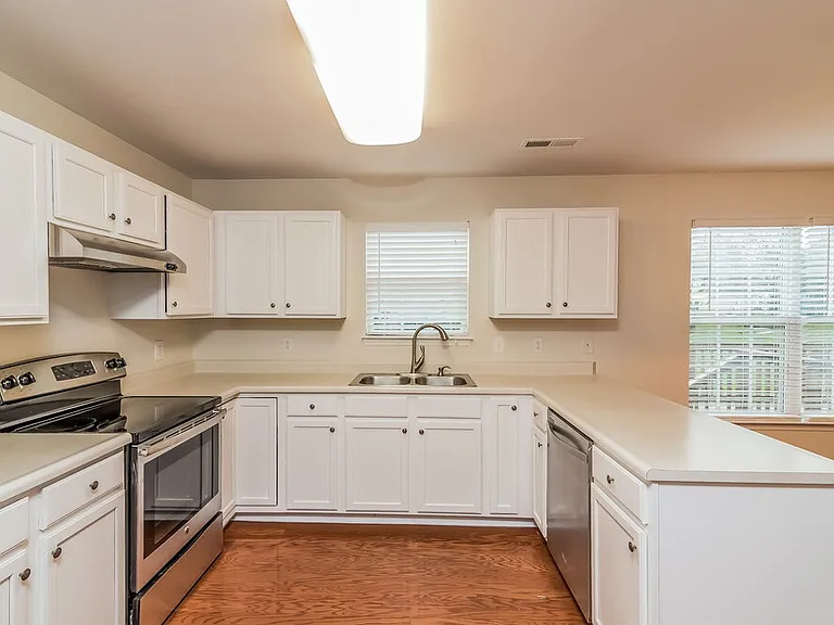 1864 Devon Dr — Photo 5