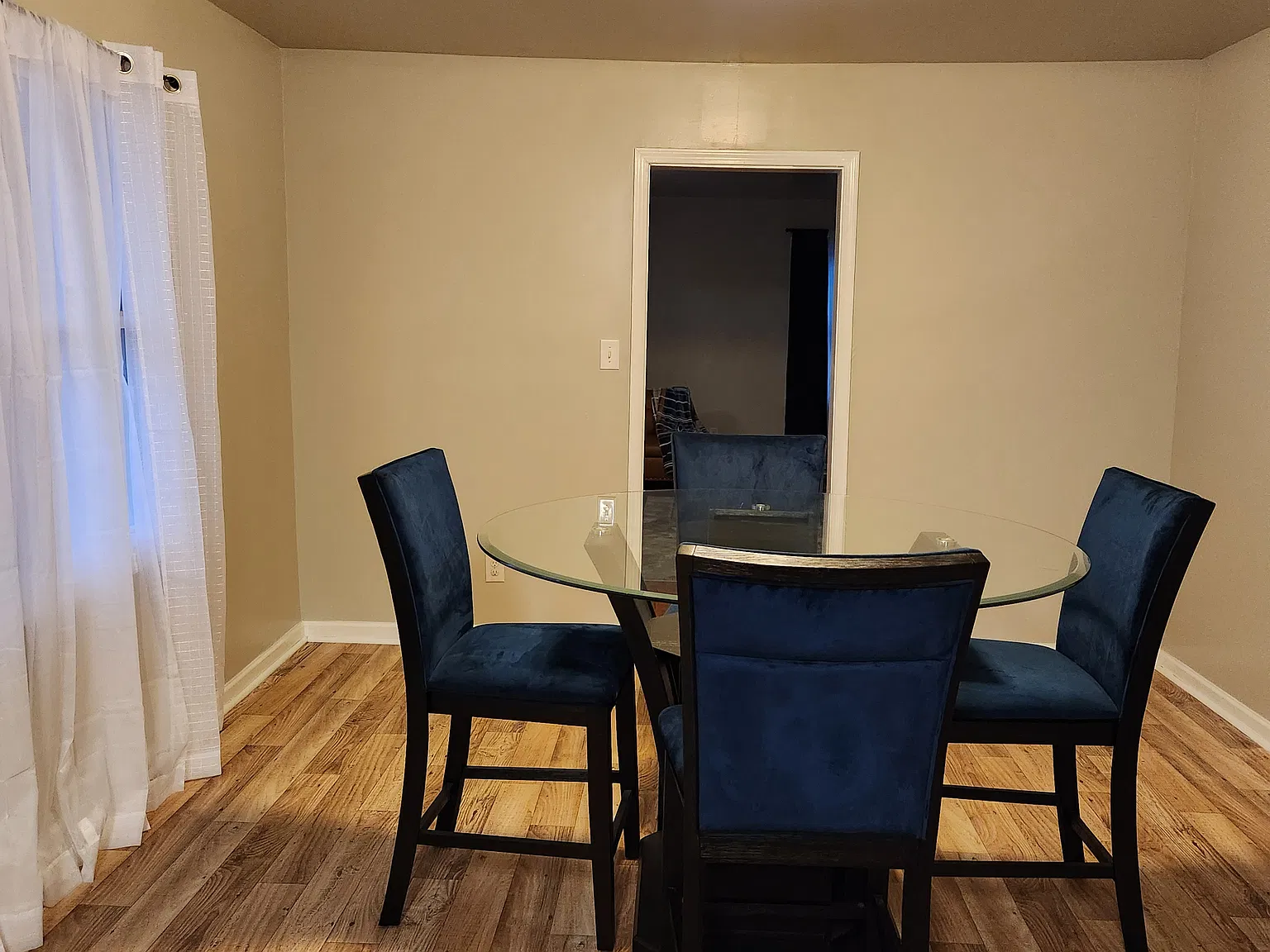 3 bed, 1.5 bath, 1232 sqft, $1,200 — Photo 3