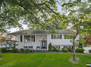 530 Forest Ave, Paramus, NJ 07652