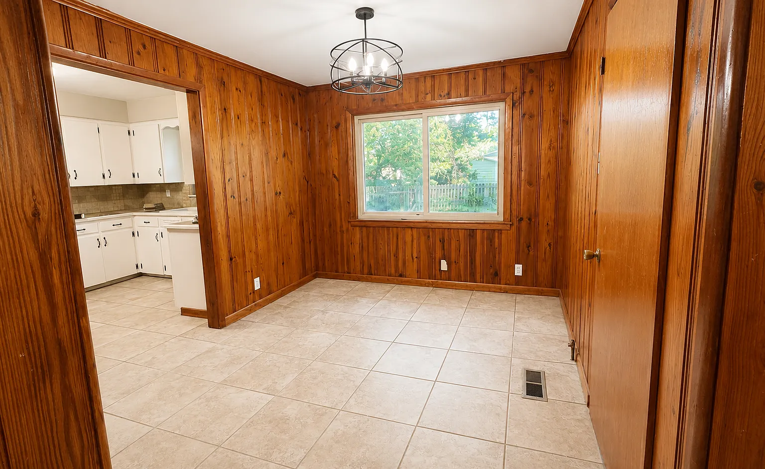 4 bed, 1438 sqft, $1,695 — Photo 3
