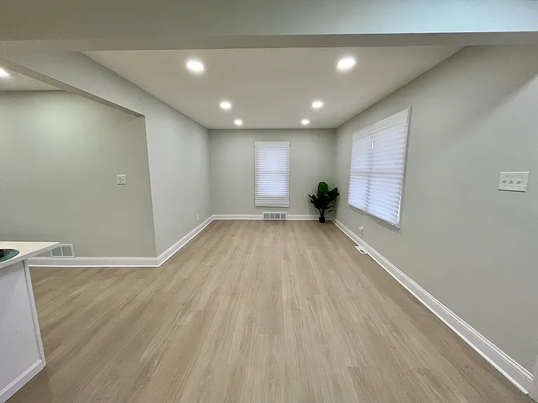 480 W 23rd Ave — Photo 5