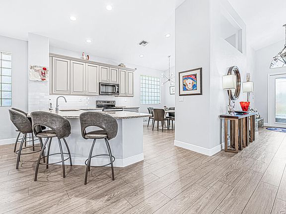 4th image of 15571 Canabria Ln