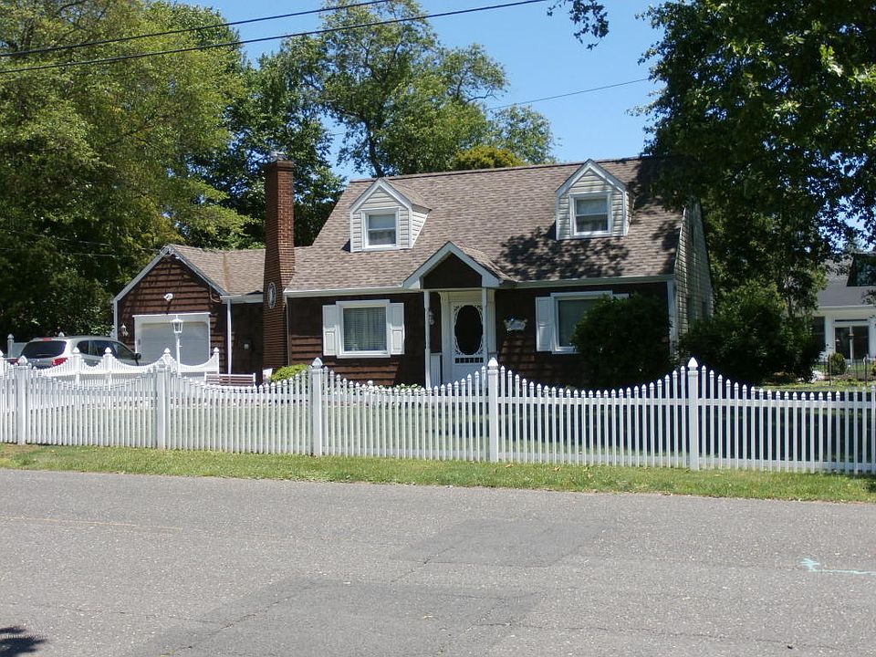 2nd image of 108 Green Grove Rd