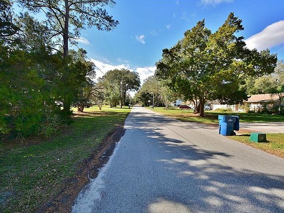 3rd image of Poinsettia Dr
