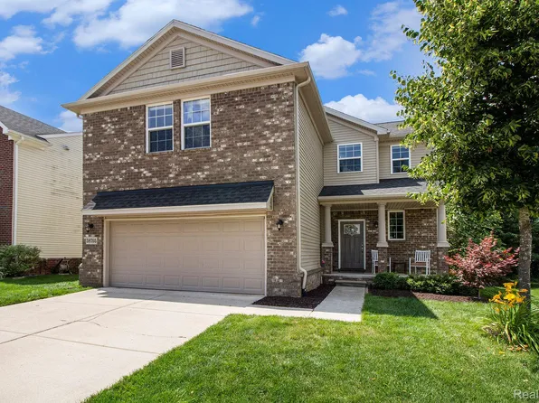 59705 Twin Pines Dr, New Hudson, MI 48165