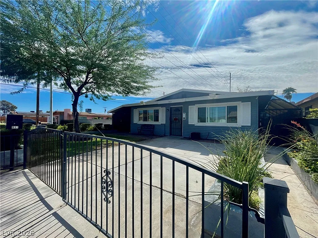 3 bed, 1200 sqft, $2,191 — Photo 1