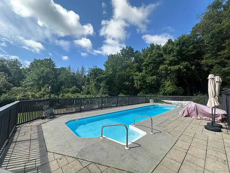 109 Brush Hill Rd — Photo 24