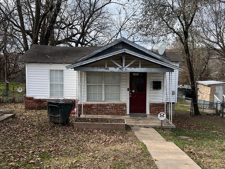 1st image of 704 N Franklin Ave