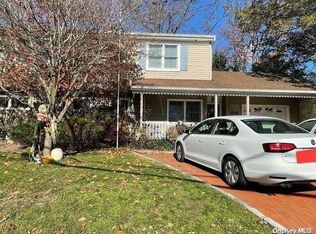 371 Mildred St, Oceanside, NY 11572