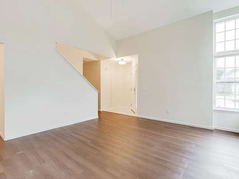 75 Heather Rd — Photo 4