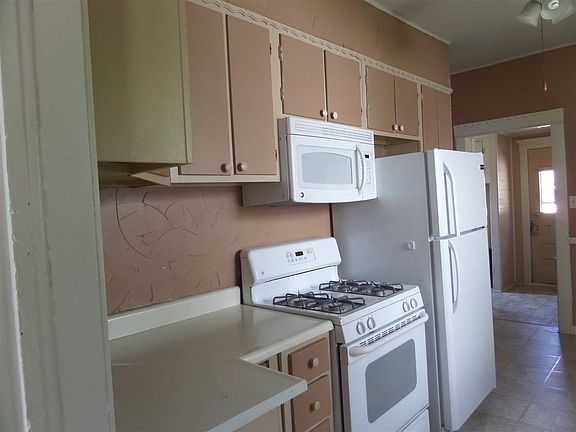 5th image of 401 E River St