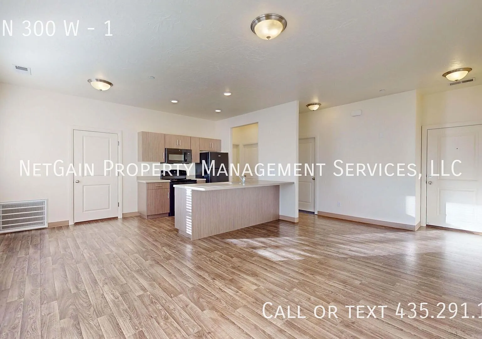 2 Bedroom Apartment Near Downtown — Photo 2