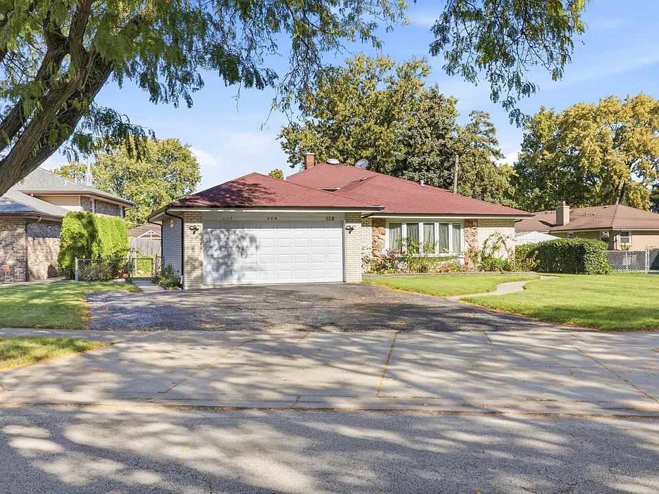 228 Dover Dr
