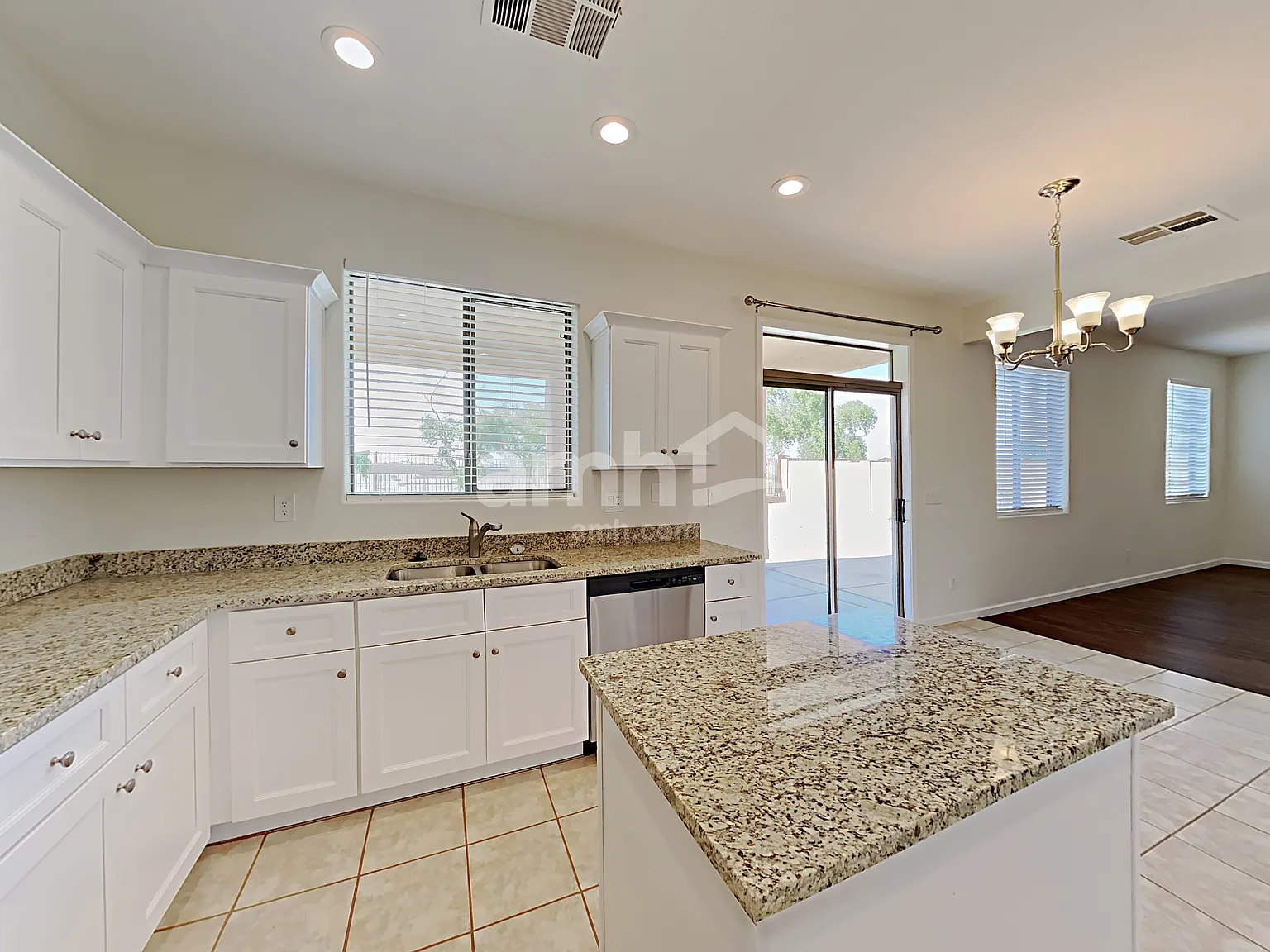 5 bed, 3.0 bath, 2935 sqft, $2,680 — Photo 4