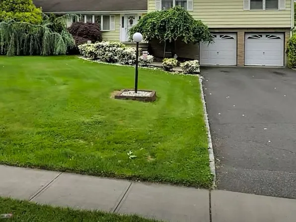 905 Lake Ave, Clark, NJ 07066